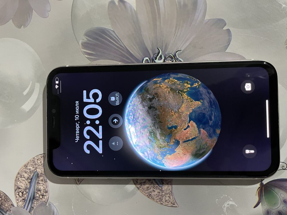 iphone 11 ,yomkos 89,pamet 128.