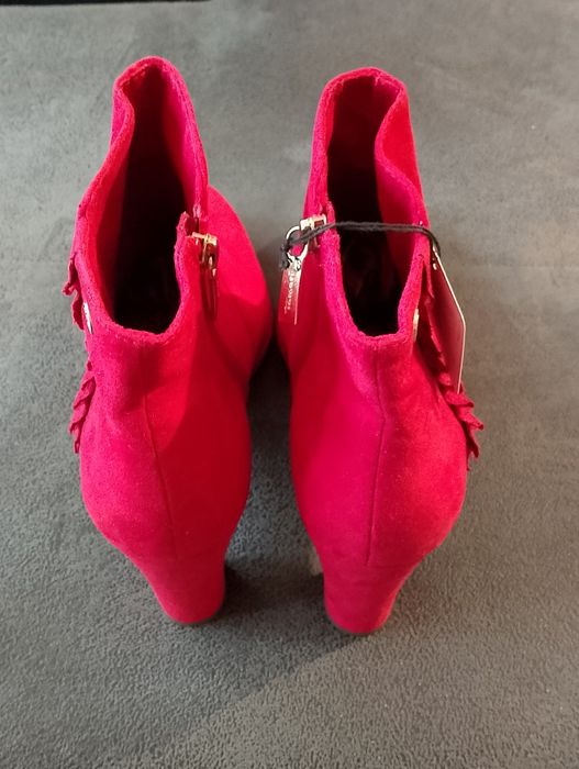 Дамски боти на ток