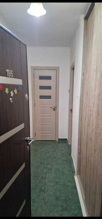 Închiriez apartament cu 3 camere in zona Brâncoveanu