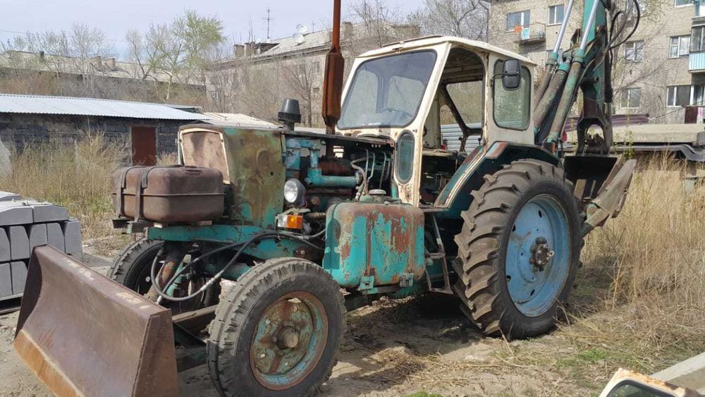 трактор юмз в рабочем состоянии