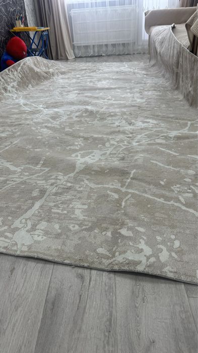 Ковер в хорошем состоянии 2,5на 4.0