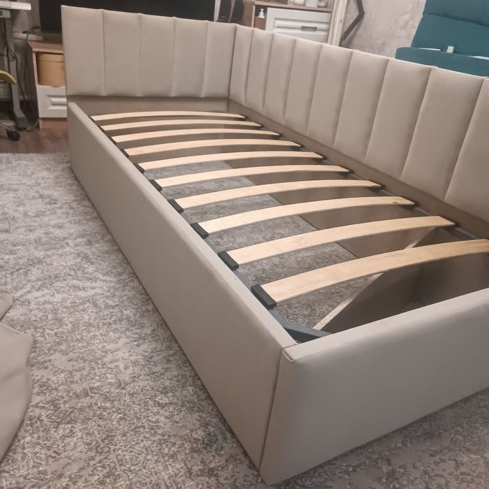 Продам кровать детскую 90.2м