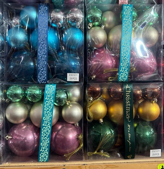 Янги йил арча ӯйинчоқлари.