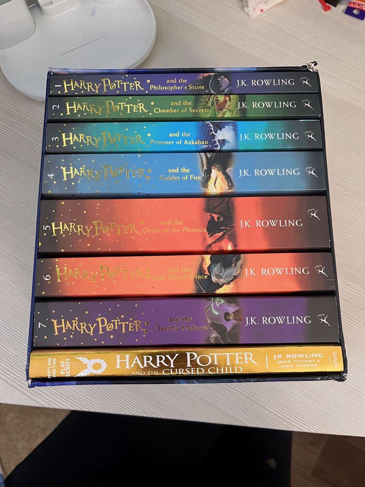 Новые книги Гарри Потера на английском языке, все части 8книг.