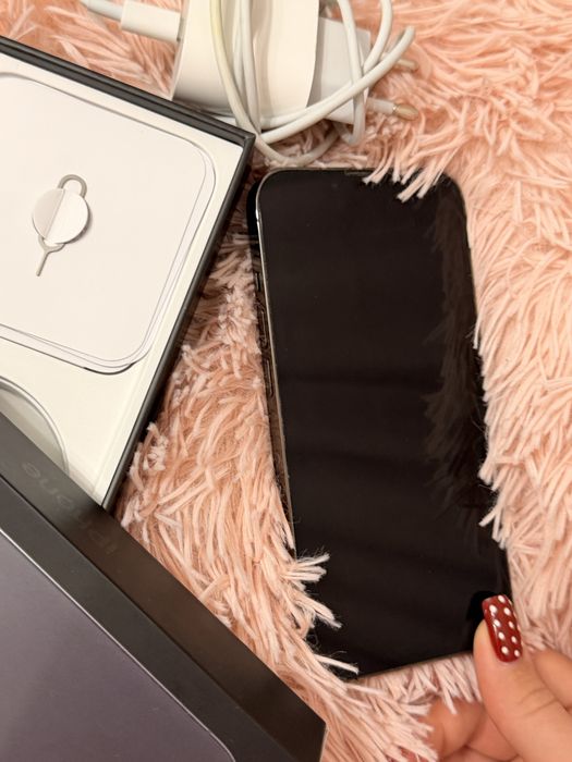 Iphone 13 pro 256 gb + зарядно с адаптер