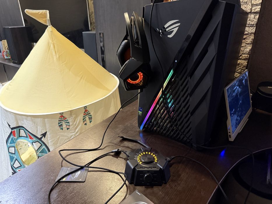 * Asus ROG Strix оригинальные игровые наушники в хорошем состоянии