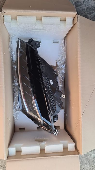 Far stanga Skoda Superb 3 Facelift led