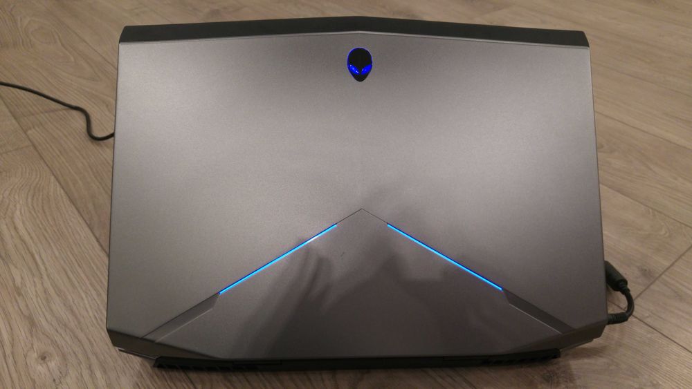 laptop gaming alienware defect ,intel core i7- ,video 4 gb gtx, 17,3"