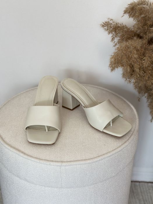 Papuci cu toc din piele naturala