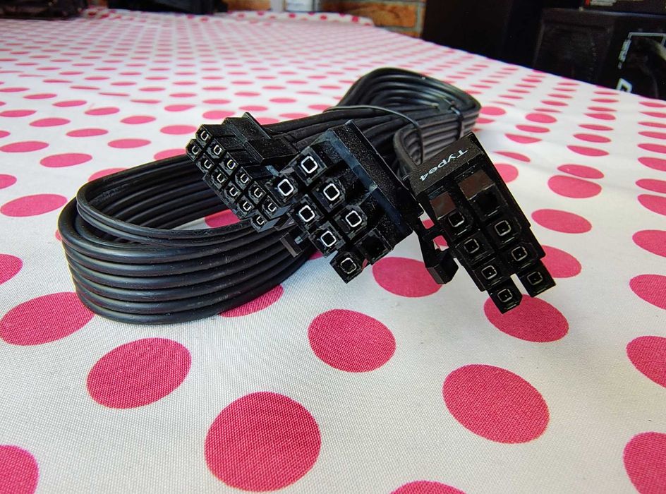 Cablu Corsair Type 4, 2 x 8-Pin PCIe - 1x 16-Pin PCIe 5.0 12VHPWR.