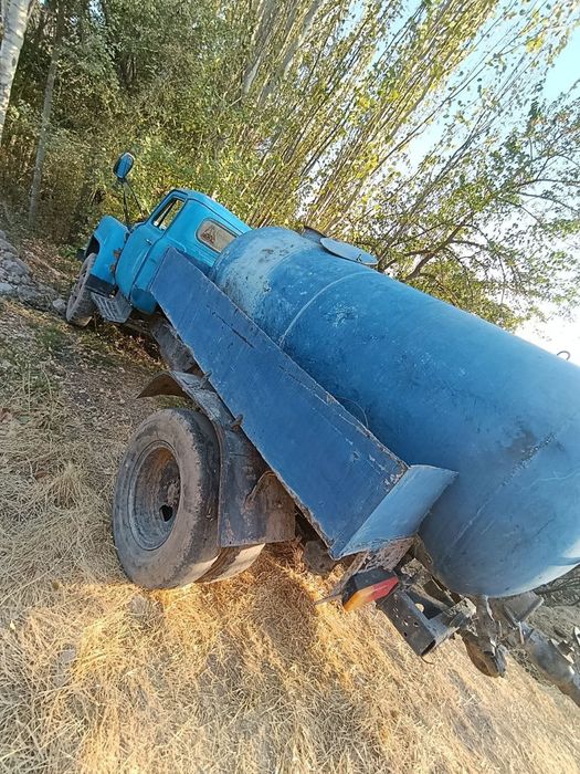 Zil Gaz 53 vadovoz moshina bez dakiment