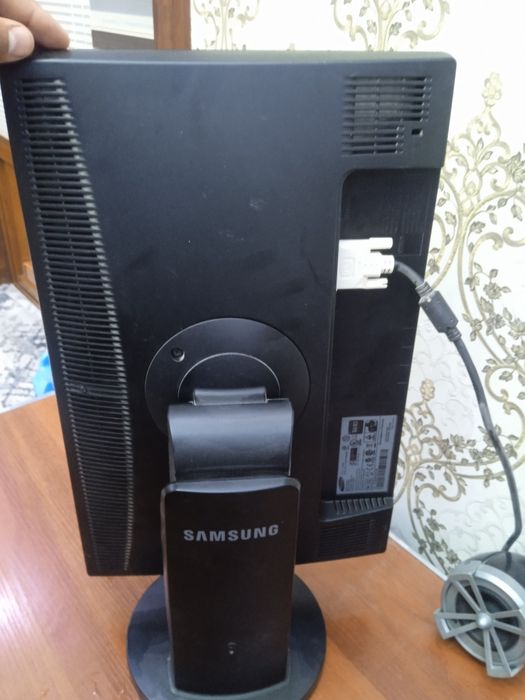 Samsung manitor sotiladi yoki obmen