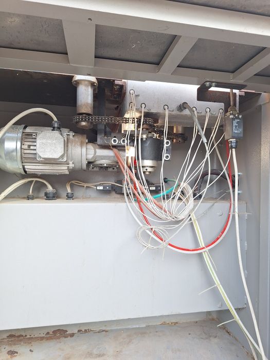 Masina cantuitt pe rotund