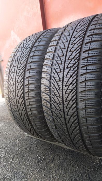 2бр. зимни гуми 235/45/17 GoodYear Ultra Grip 8 Performance