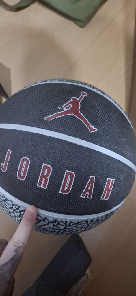 Minge Baschet Jordan
