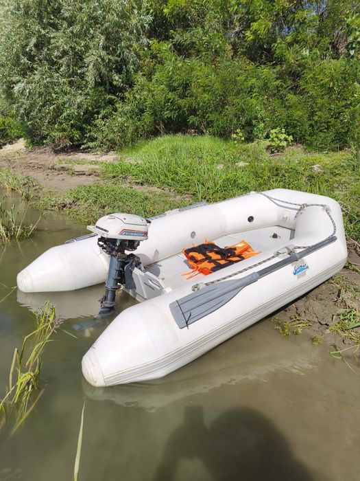 Barcă cu motor gonflabila