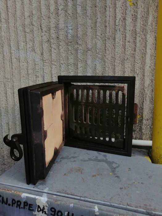 Uși din fonta pentru focar și cenusa