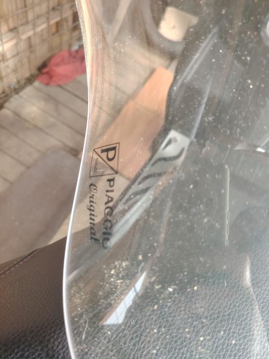 vând parbriz piaggio mp3