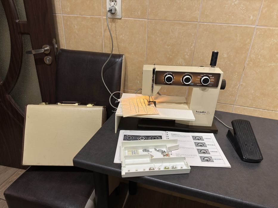 Masina de cusut festonat si butoniere Hugin Germania