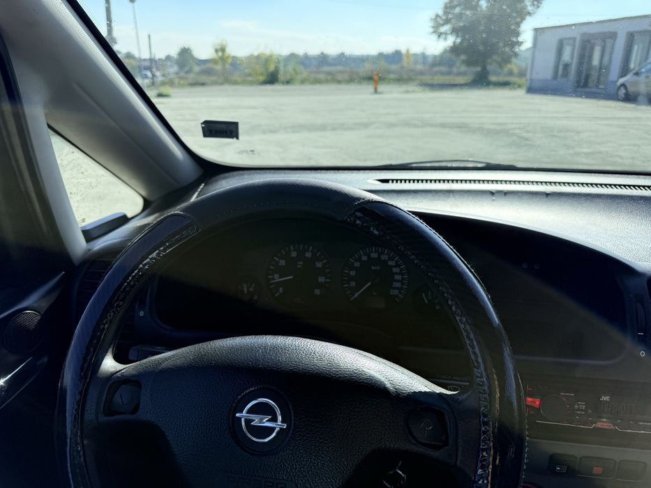 Opel zafira anul 2003