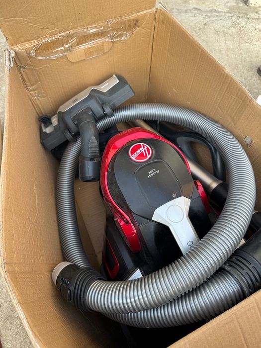 Chiuvete bucătărie și baie,plita pe gaz,suporți prosop,Aspirator