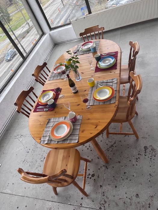 masa extensibila din lemn cu 6 scaune