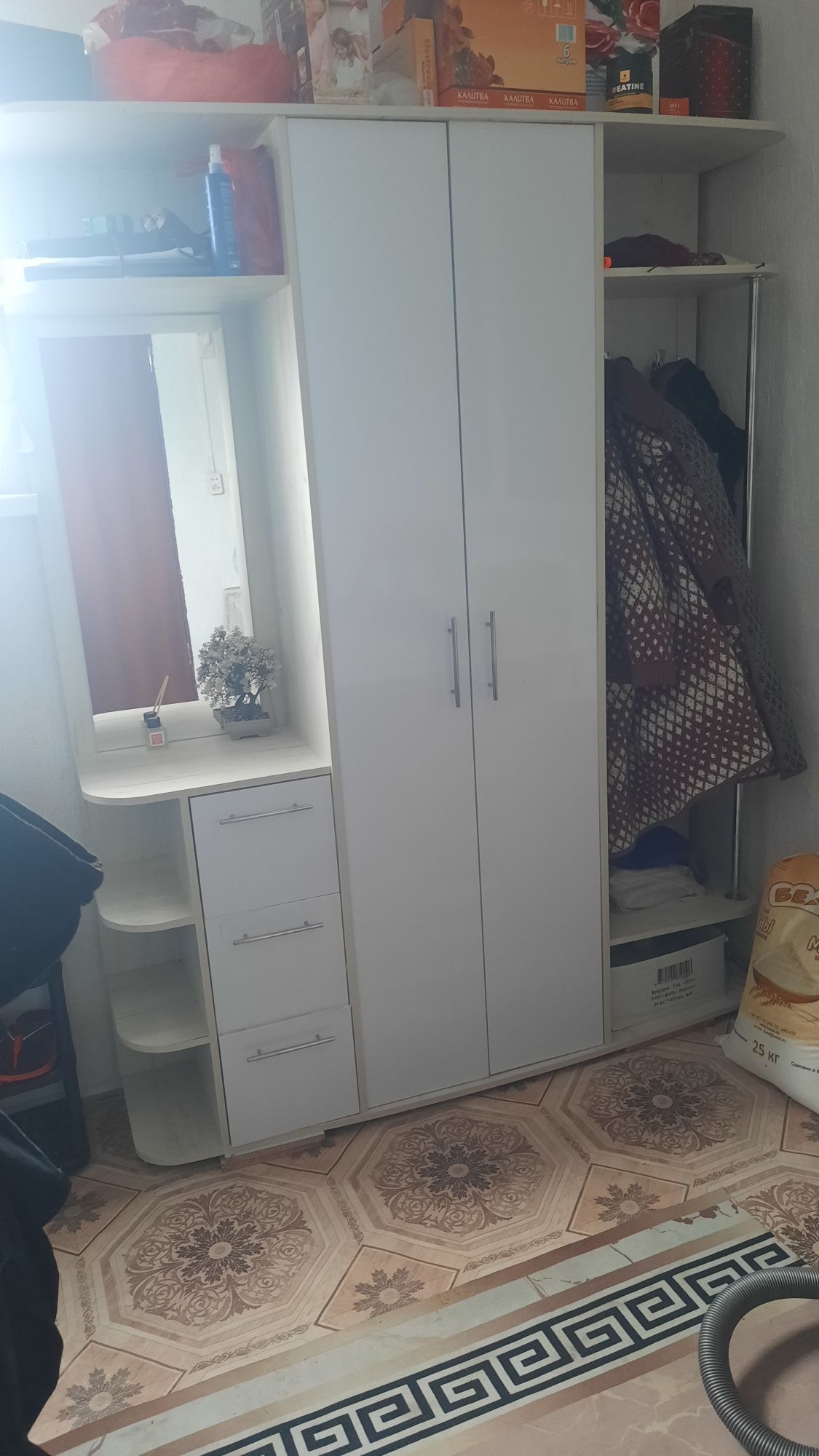 Прихожка почти новая