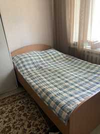 Двухспальная кровать без матраса