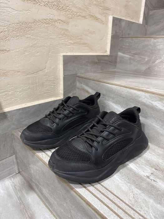 Продавам обувки hugo