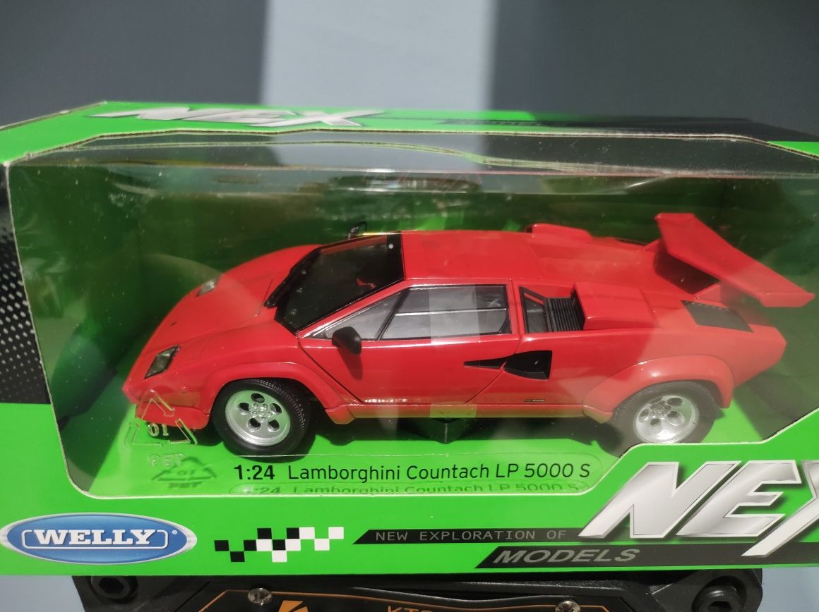 Lamborghini Countach 1:24 Welly