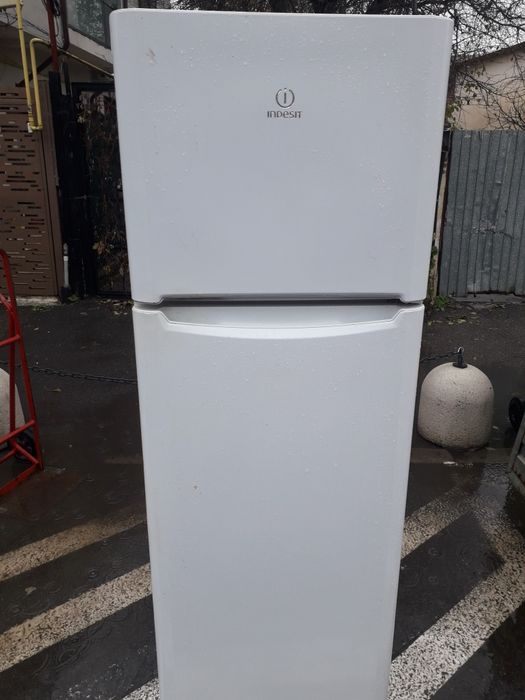Frigider 2 usi functional asigur transport