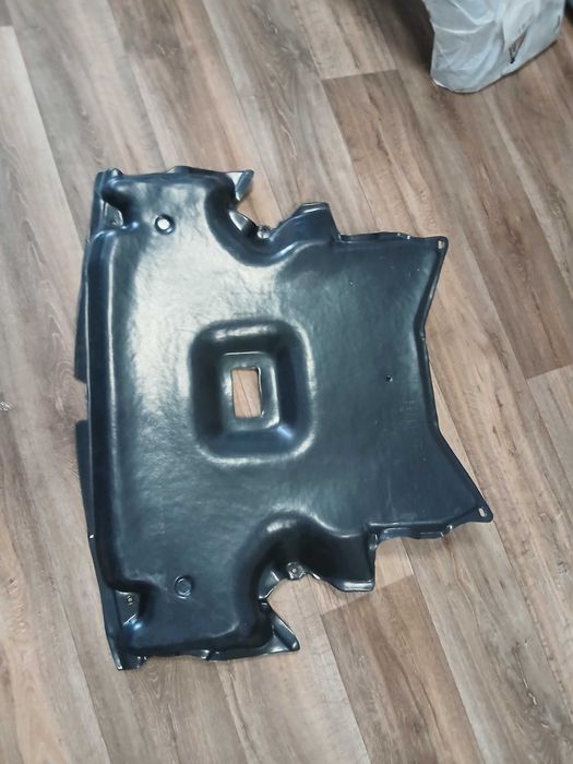 Кора под двигател Мерцедес W203 C класа