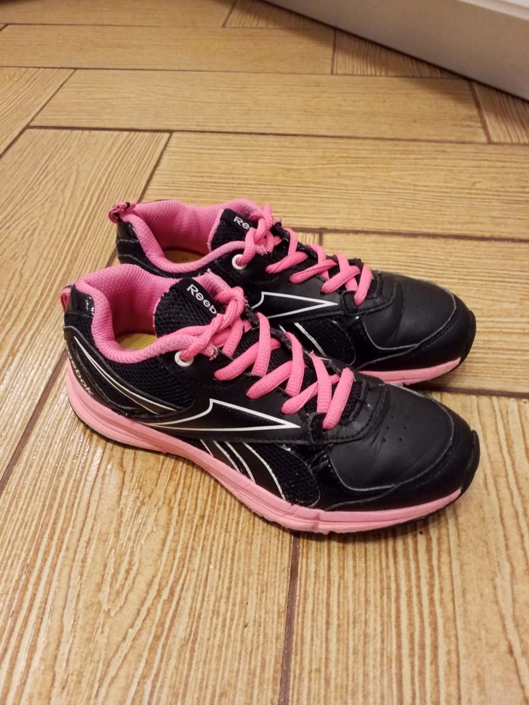 Pantofi sport Reebok marime 31.