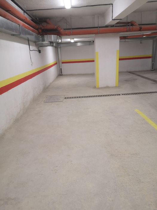 Паркомясто 15к.м за 3 мотора или малък автомобил. Ул. Топола 40 Конфу