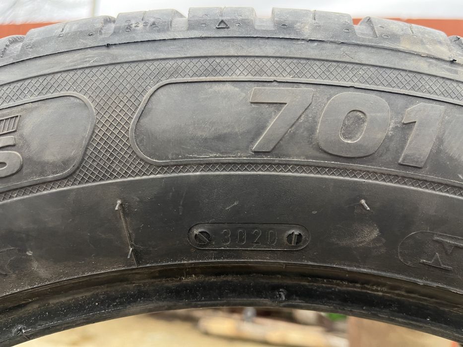 Vând cauciucuri 235 55 19