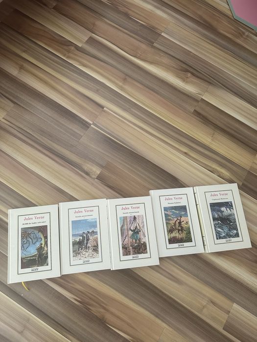 Vand colectie de carti Jules Verne noua