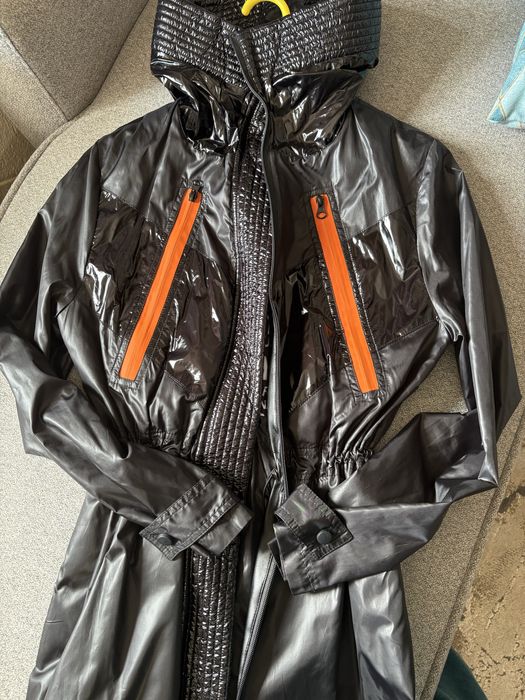 Шлифер JUNONA-с регулираща талия.