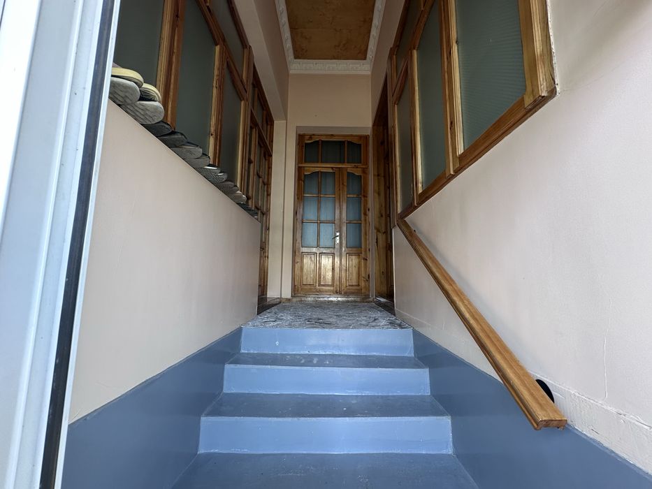 Nazarbek 8-sotix uy sotiladi