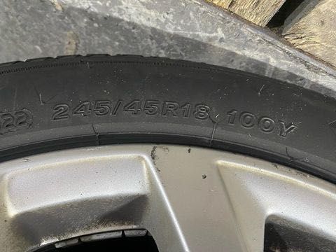 Продавам гуми и джанти BRIDGESTONE 245/45/18 В много добро състояние