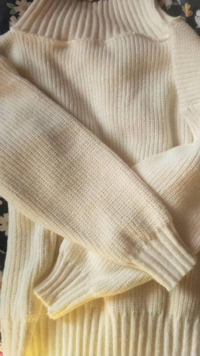 Продам новый свитер