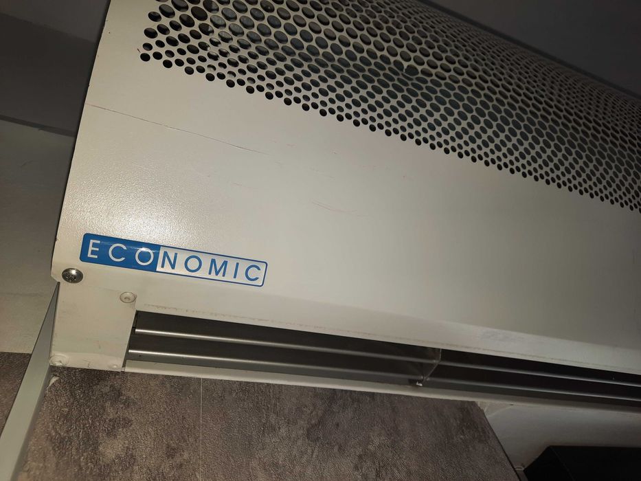 Perdea de aer si raft paine