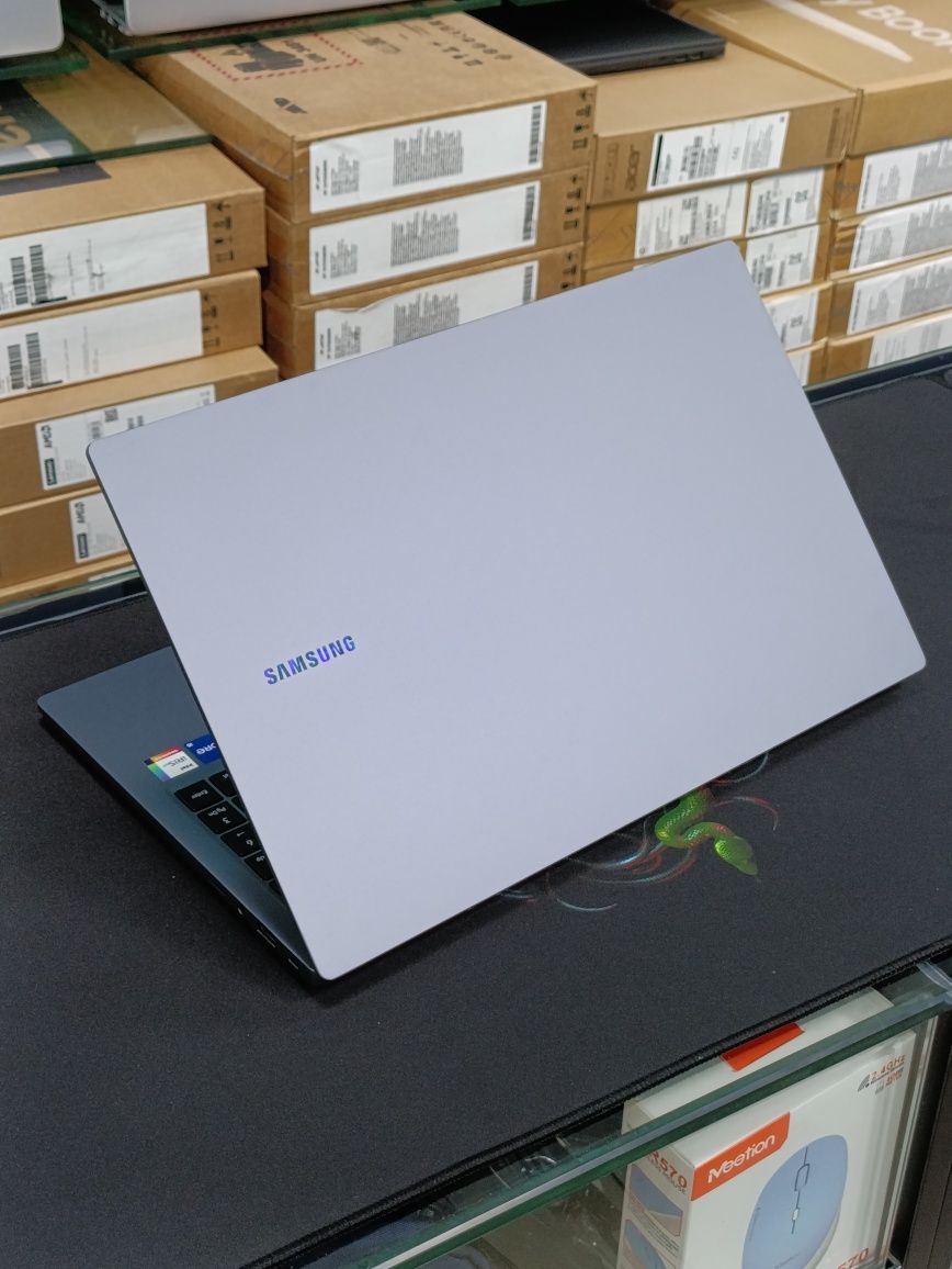 Samsung Galaxy BOOK 4