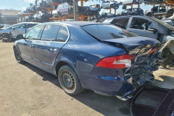 fete de usi usa  portiera stanga dreapta fata spate vas lichid parbriz expansiune compresor clima clapeta de acceleratie  Skoda Superb 2 motor 2.0tdi  BMM  Dezmembrez