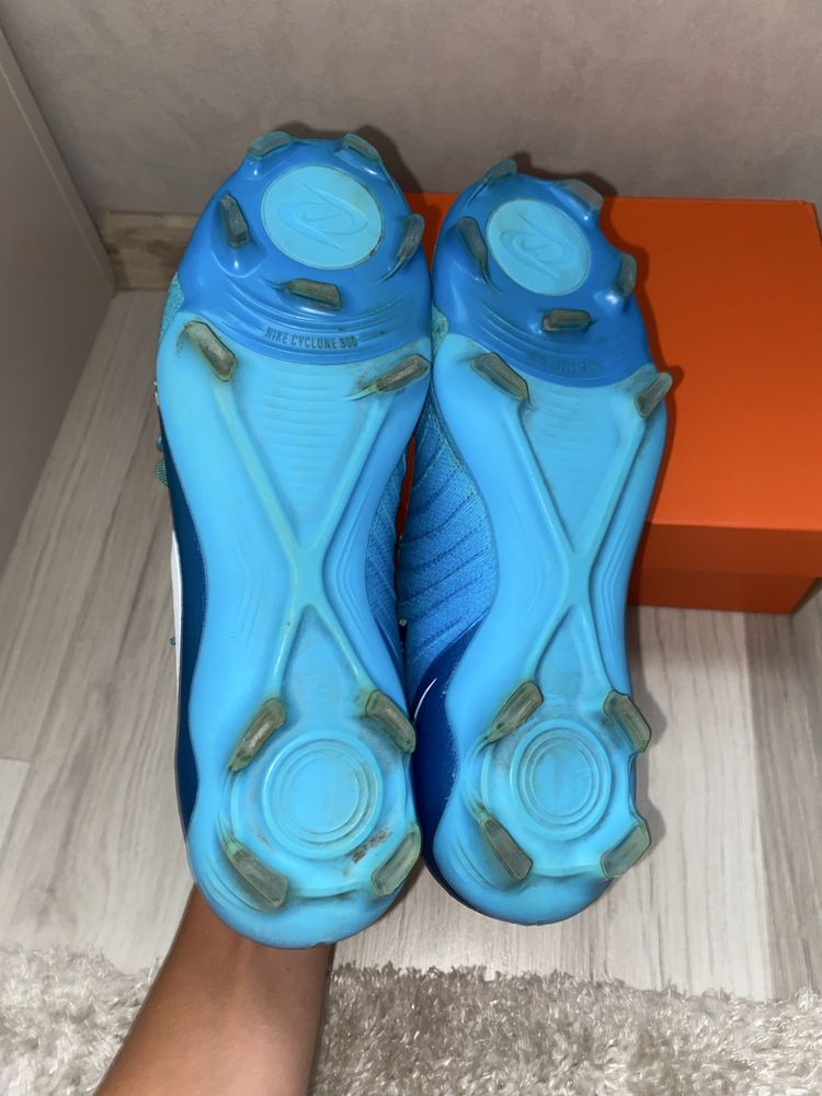 Продавам полупрофесионални (pro) бутонки Nike phantom GX размер-38,5