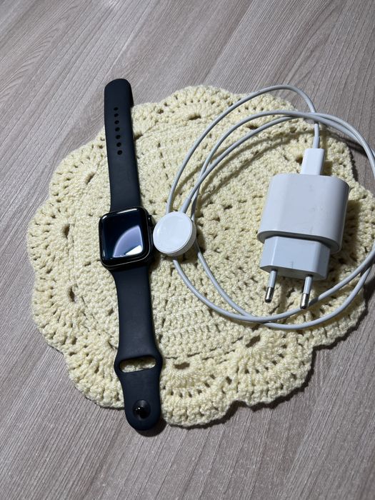 Смарт-часы Apple Watch SE GPS Gen.2 2024 S/M 40 мм черный-черный