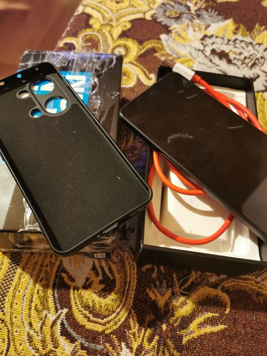 Oneplus nord 3 16/256 GB ușor crapat spate