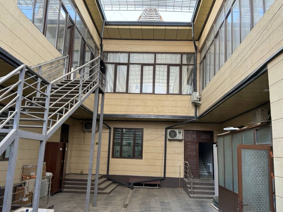 Аренда под офис, Клиника, Учебний центр улица Кумарик 1200м2+ , 8$ 1м2