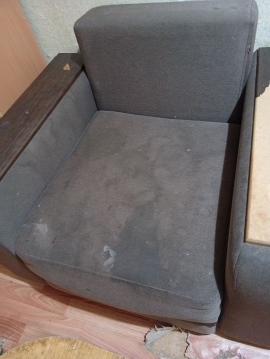 Отдам бесплатно  срочно самовывоз кровать и  кресло кровать маленькая