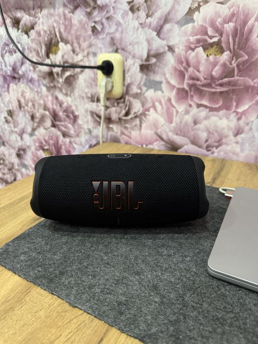 Продам колонку JBL Charge 5