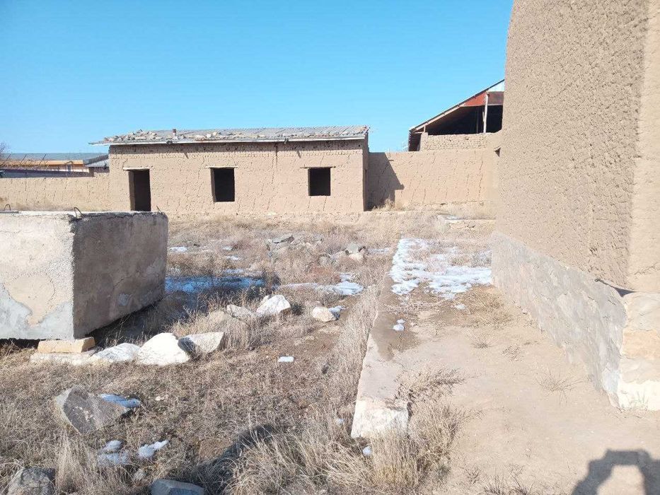 Hovli sotiladi srochna